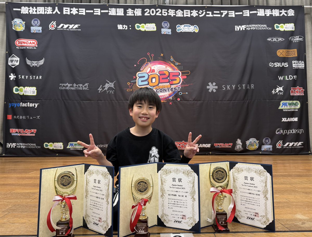 2020Ryoyo's tweet photo. 2025 JAPAN JUNIOR YO-YO CONTEST
フリースタイル競技 オープンA部門
総合 2位 🥈
2A部門 優勝🥇
小学生クラス 優勝 🥇
練習してきた中で一番の演技を披露することができました!
たくさんの応援、ご声援ありがとうございました。#JJ25
@yyfjapan #loop720
いつも温かいご支援心より感謝します。 https://t.co/ZKrDlUVtxD