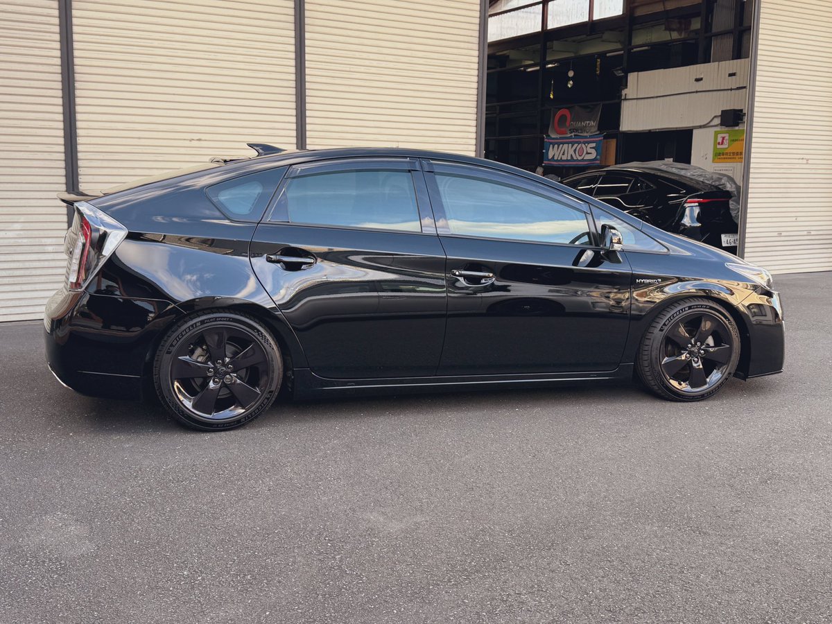 見た目だけでなくエンジン周りのメンテナンス、ボディ補強などもしてますので、乗り味も新車当時より良くなってるはずです💁‍♂️ 灯火類やボディラインなんかは新車当時のアイデンティティを残したいし、この先色々やる中でもそこは開発者の方々へのリスペクトを込めて崩したくないと思います。