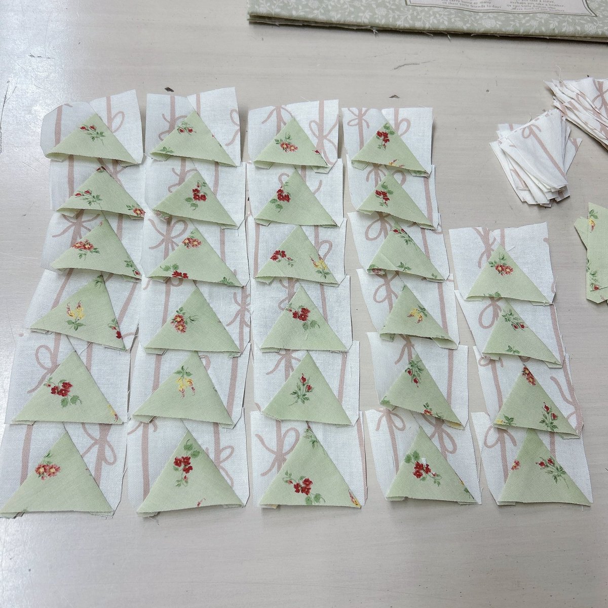 専用♡　ハンドメイドパッチワーククロス╰(*´︶`*)╯♡ パッチワーク