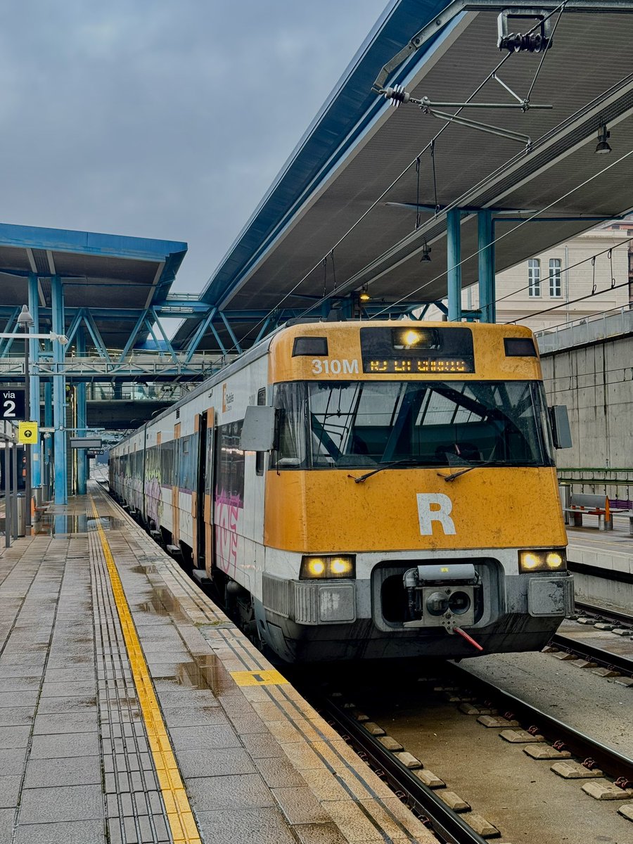 un dilluns més oferint servei públic i amb gust ☀️✨🚂 <a href="/rodalies/">Rodalies Catalunya</a>