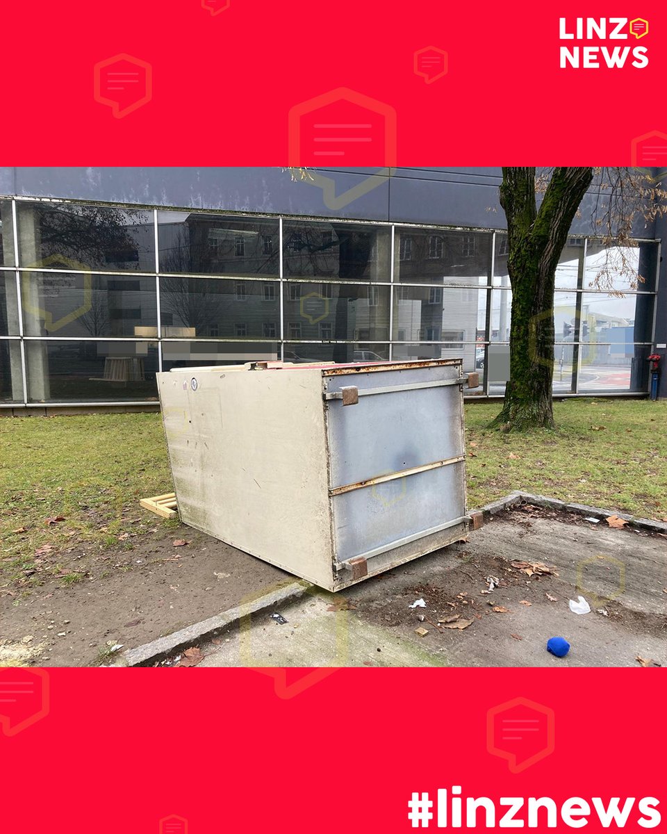 linzdotnews's tweet photo. 👀 Umgefallen!
👚 Rund um die zahllosen Altkleidercontainer tut sich anscheinend immer viel.
📷 Leserfotos

#spotted #linz #altkleider #sammelbox #lesernews https://t.co/7e0n28Paw5