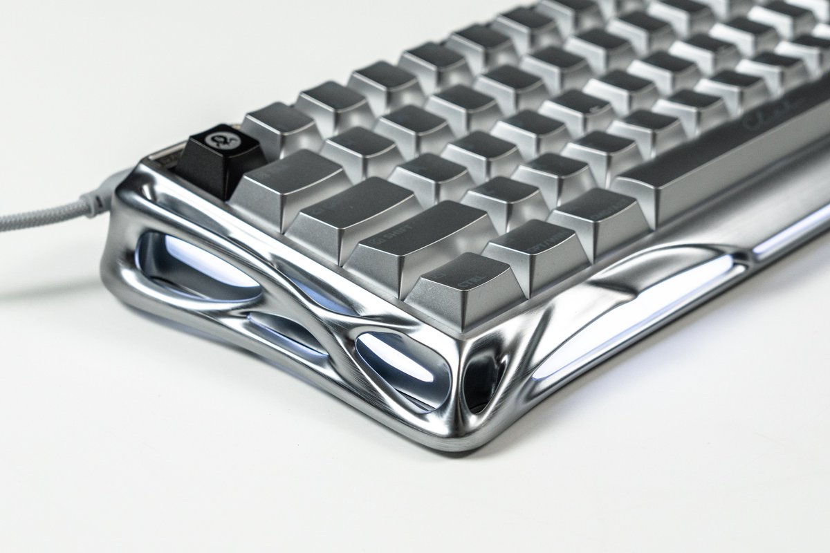 Just posted my review one of the coolest looking and best performing HE gaming keyboards of 2025 from <a href="/GravaStar_/">GravaStar</a>  the V60 Pro 
And they kinda cooked with this release 🔥

Full video here: youtube.com/watch?v=_oiqaR…