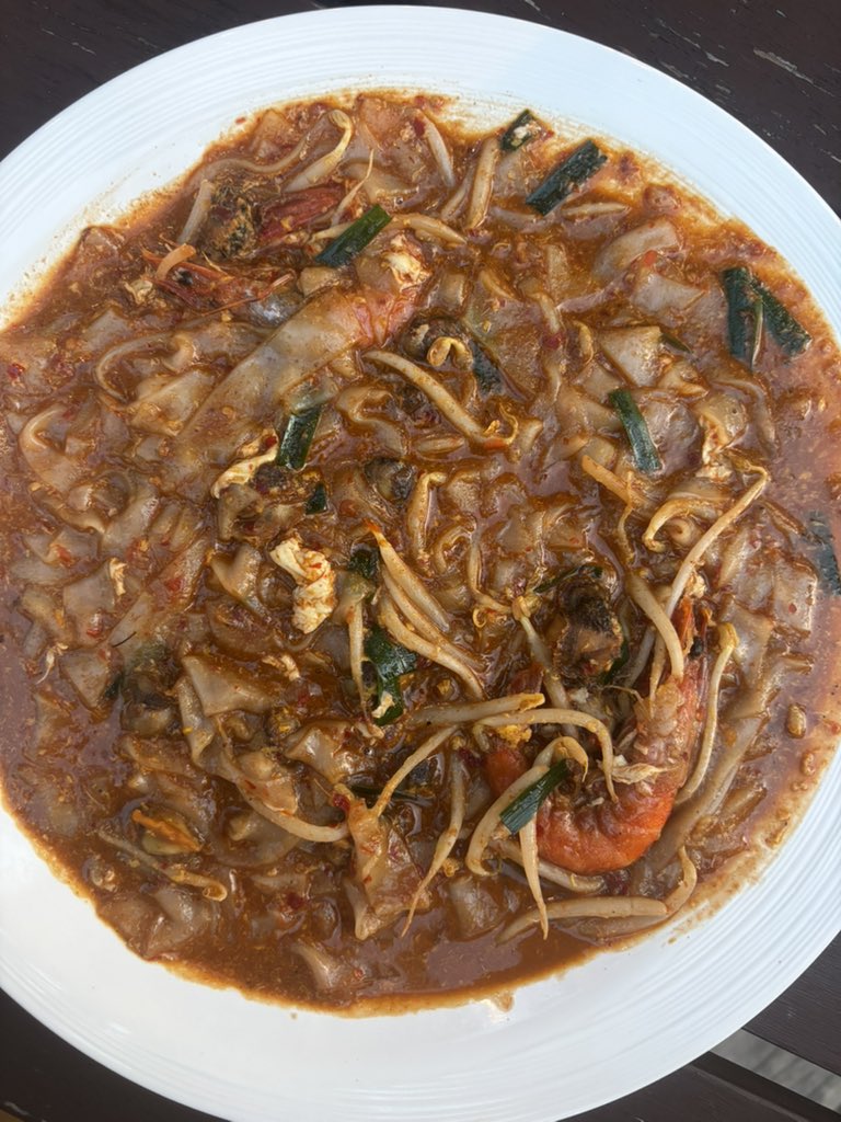 Cafe dekat Mutiara Bangi ni jual macam-macam makanan dan coffee. Tapi paling sedap char kuew teow RM10 dia🫶🏻￼