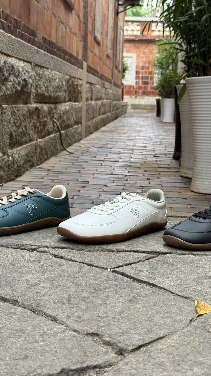 Sahib is barefoot tweet media