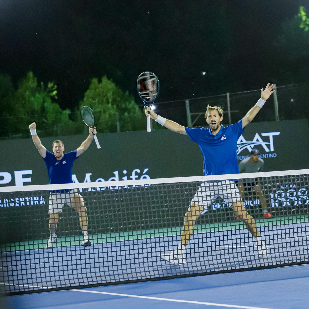 puppotenis's tweet image. El @buenosairesLTC venció a #GEBA 2-1 en la Final de la Liga de Primera División @AATenis  
-@juampificovich a Thiago #SeybothWild 3-6 6-1 10-6
-@fran_comesana (GEBA) a @RomanBurruchaga 6-7 6-2 12-10
-@andymolto / Federico #Gómez a @sebaabaez7 / Alejo #LinguaLavallén 7-6 6-7 10-6