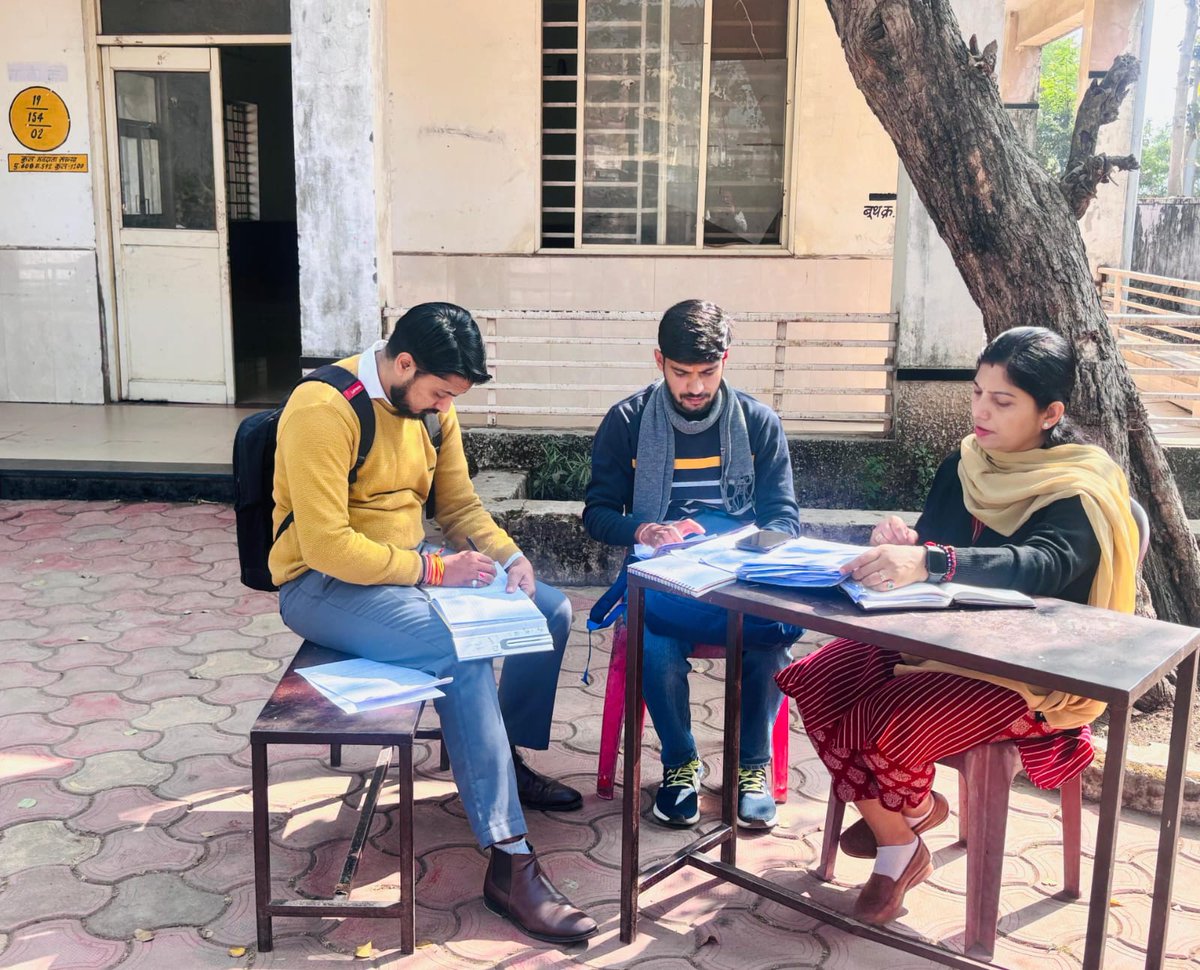 जिला पंचायत सीईओ भोपाल श्रीमती इला तिवारी ने भोपाल जिले के मतदान केंद्र 4 , गोविंदपुरा विधानसभा 154 में #ASDR सूची में दर्ज मतदाताओं का घर- घर जाकर भौतिक सत्यापन किया। 
<a href="/ECISVEEP/">Election Commission of India</a> 
<a href="/CEOMPElections/">Chief Electoral Officer, Madhya Pradesh</a> 
<a href="/JansamparkMP/">Jansampark MP</a> 
#SIR #Bhopal