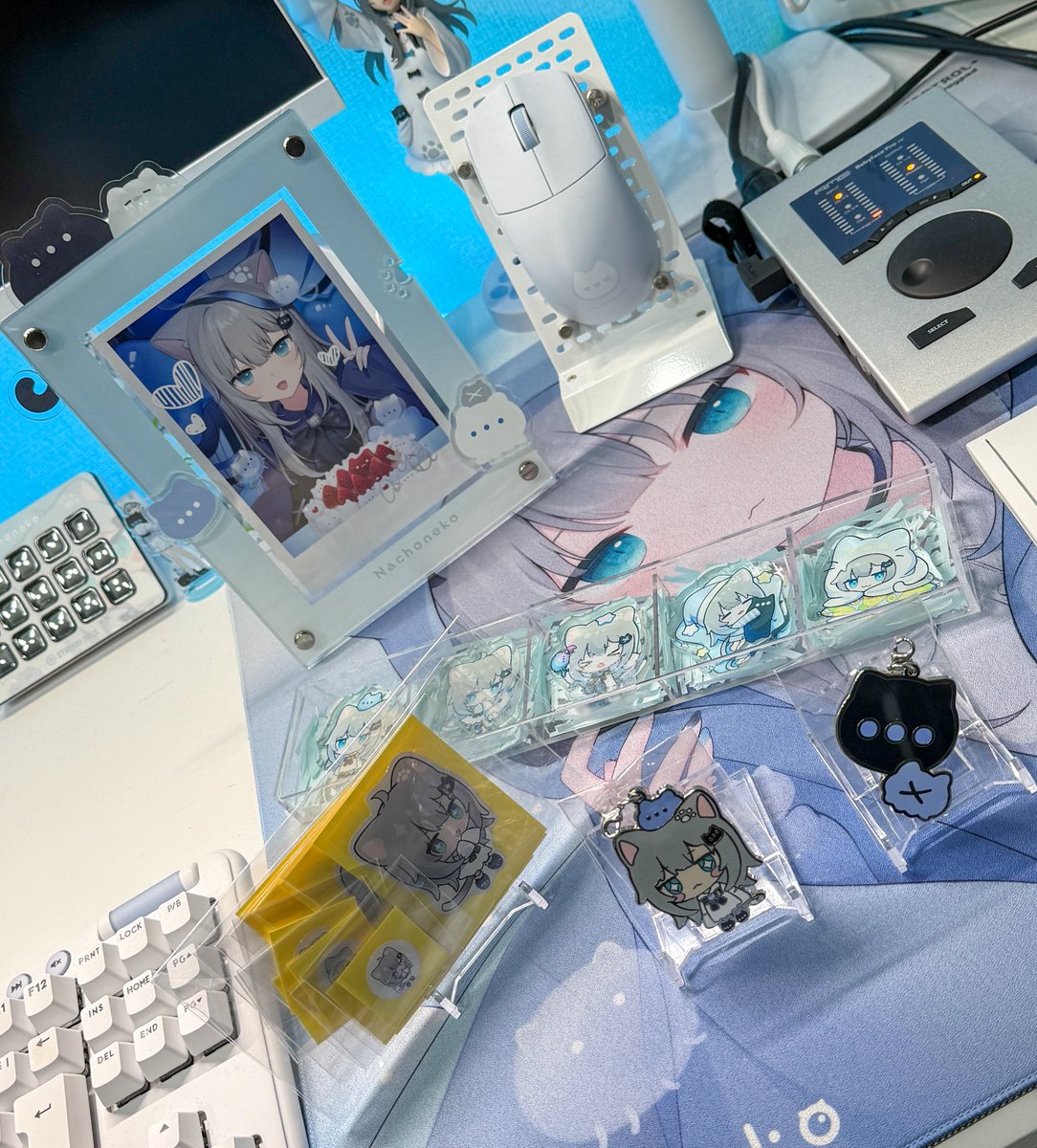 なちょちゃんのグッズ届いたよ〜！！ 直筆サイン嬉しすぎる😭✨ 新しい