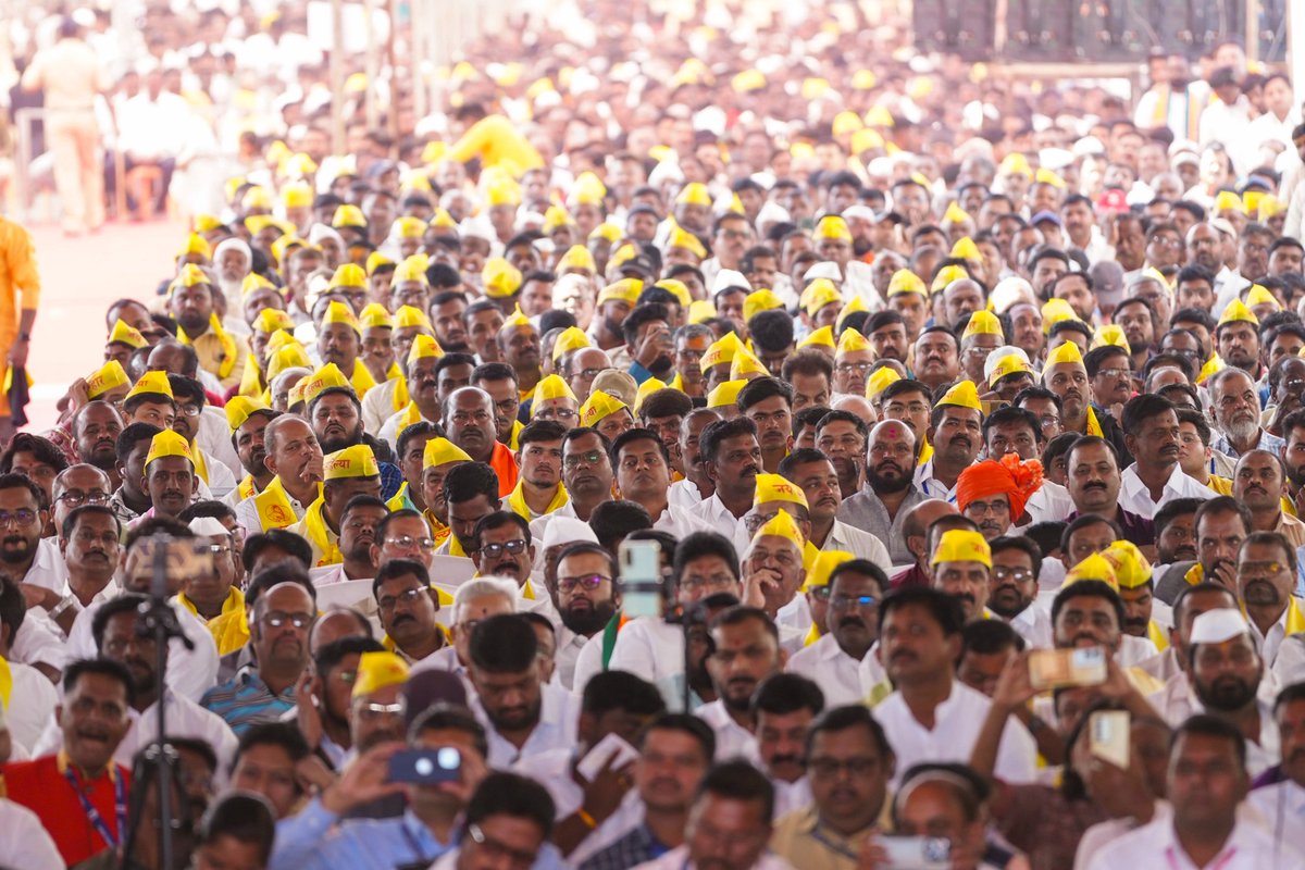 CMOMaharashtra's tweet image. 🔸 Unveiling of the Ashwarudh statue of Punyashlok Rajamata Ahilyadevi Holkar and Bhoomipujan (Online) of 5 new 33/11 kV substations of Mahavitaran at the hands of CM Devendra Fadnavis.
Minister Chandrakant Patil, MLA Gopichand Padalkar, MLA Satyajit Deshmukh and other…