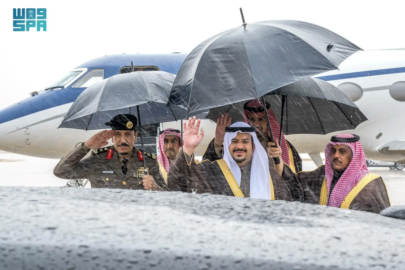 رئيس مجلس السيادة الانتقالي السوداني يصل إلى الرياض ويستقبله نائب أمير المنطقة 