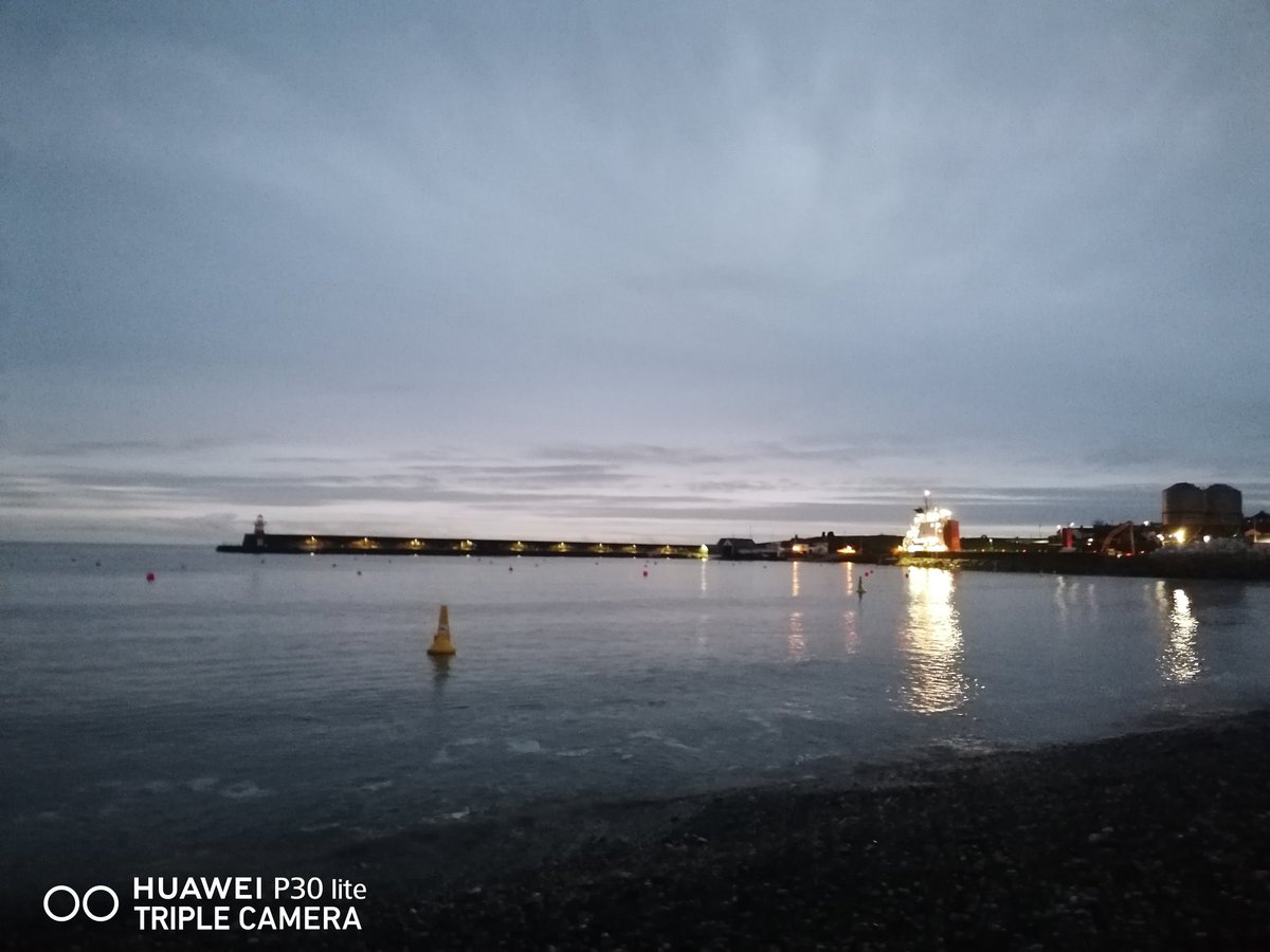 Bernieadufe's tweet photo. Mornings are darker as I meet my salty friend. My salty friend was legally high, cool, calm & healing.
#SeaSwimming
#SwimmingLife
#BeautifulSea
#WinterSwimming
#WicklowInspired
#WicklowHarbour
#BoatYardSauna
π²β€οΈππ₯ΆβοΈπβ₯οΈ https://t.co/B0LhAnsQbd