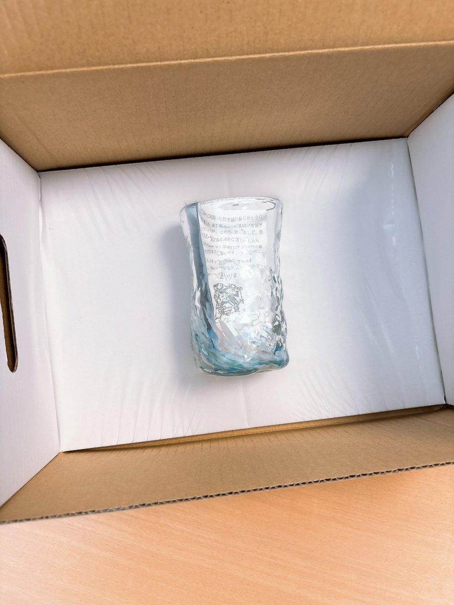 sho_desyo_aki's tweet photo. 11日にグラス作り体験したのが
もう届いた📦
グルグル巻きかと思ったら
アマゾン方式で無事👍
空がとってもキレイだったから
朝日にかざしてみたよ☀️
キラキラして綺麗✨️
飲み口はわりと手作り感満載ww
紫耀くんもきっと
お家にあるよねー🤭ｵｿﾛ♥️
#燈人 さんありがとうございました
#沖縄大好き https://t.co/WgDp3yAfJc