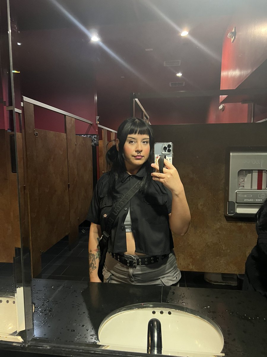 lizzie tweet media