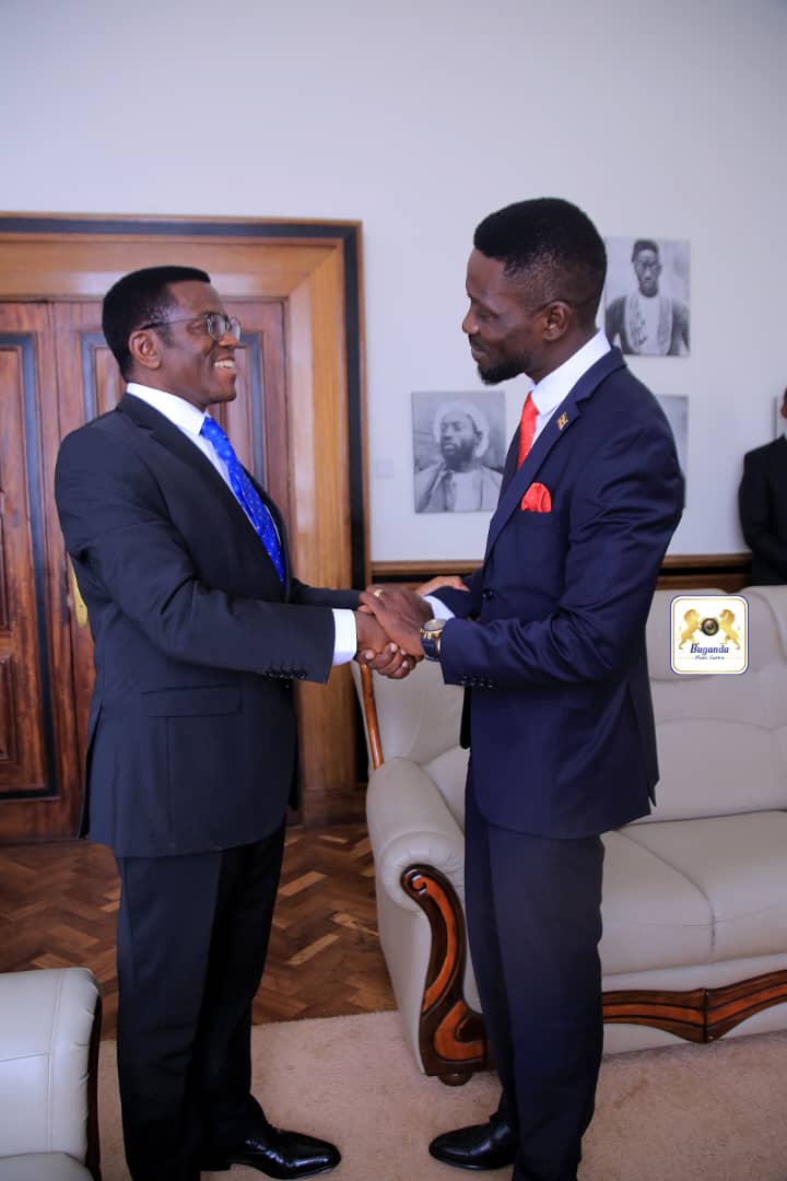 Happening now at Bulange e'mengo.

<a href="/cpmayiga/">Charles Peter Mayiga</a>, <a href="/HEBobiwine/">BOBI WINE</a>, and my party leaders are paying our tribute and allegiance to our King.