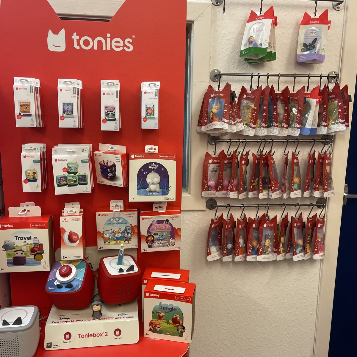 Scotia_Books's tweet photo. Happy Monday 
Our Toy shop is well stocked with new items arrived over the weekend 👀
Selected Christmas jigsaws and orchard games £3-£7 🚂
+ loads of selected books for £3 
And gift items with reductions 🥳

MONDAY&amp;TUESDAY 16TH 9AM TO 5PM
WEDNESDAY 17TH 9AM TO 2PM https://t.co/gvmIenoXSi