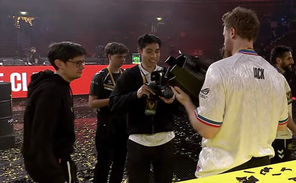 Fab 🐝 tweet media