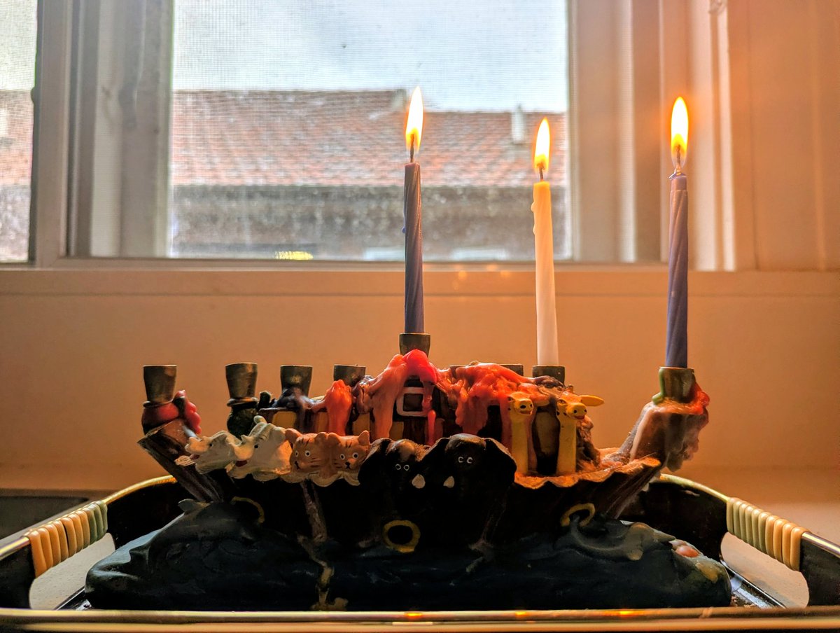 DanTheDev_'s tweet image. Stand with us tonight. 
Show you care. 

If you have a chanukiah, light it.
If you don't, please light a candle. 

We will survive this, just as we did 2189 years ago. Just as we did 84 years ago. Just as we did 2 years ago.

#bondibeach #Chanukah