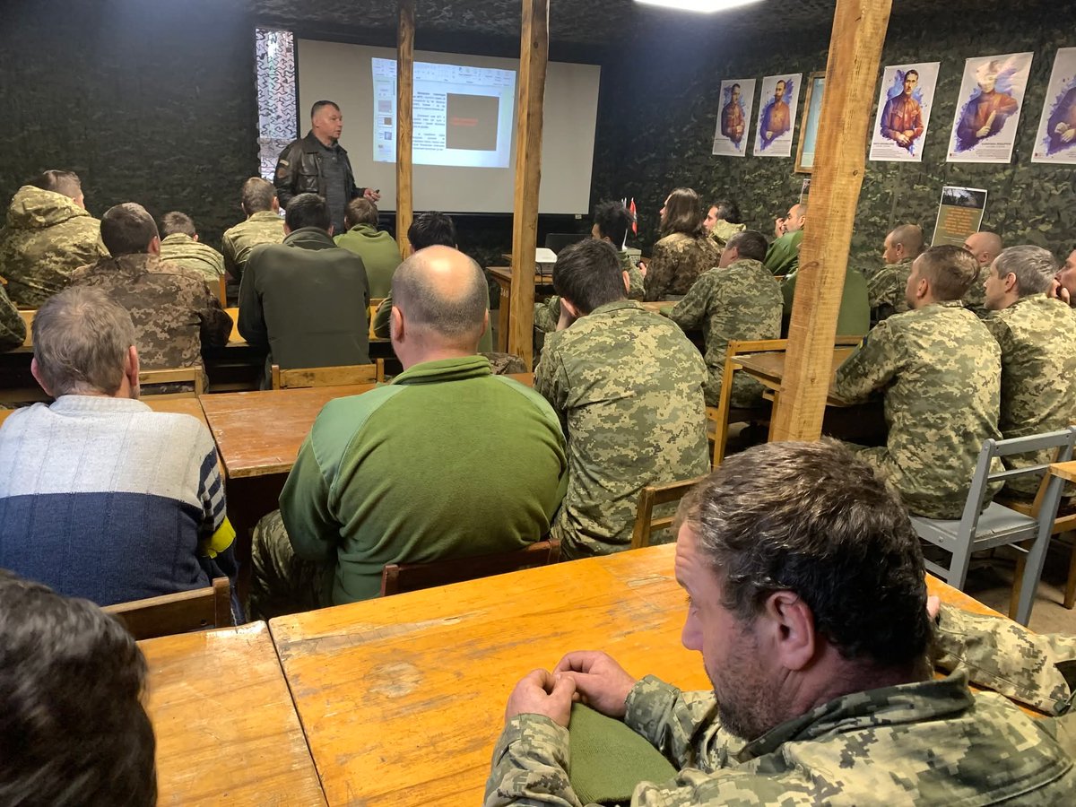 GeneralStaffUA's tweet photo. Днями успішно завершився сьомий цикл навчання з поглибленого вивчення норм міжнародного гуманітарного права (#МГП) військовослужбовцями ЗСУ, який здійснювався у межах проєктної діяльності Женевського центру з питань урядування в секторі безпеки (#DCAF). 
https://t.co/kG1ROgFuWN https://t.co/TFvowHe4mm