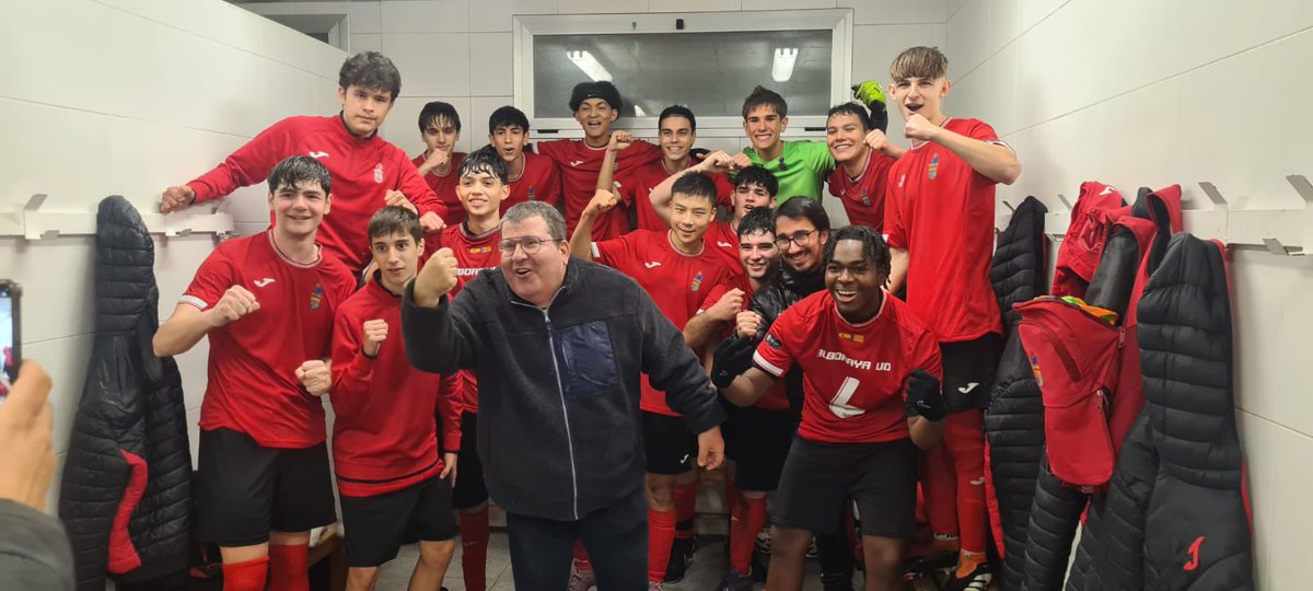 alborayaud's tweet photo. 🌟🌟🌟

#Juvenil D 5-1 #RafelbunyolCF B

🔥#TerceraJuvenil 

⚔️ Partidazo para conseguir una graaaandísima victoria CAMPEOOOOONES ❤️💪🏽 VAMOOOOOS‼️🥰

🔴⚫⚽️ #Alborayanuncaserinde
#AlborayaUD #somAUD #somdAlboraya
#EscueladeFútbol #Cantera https://t.co/EwpVt5EkLA