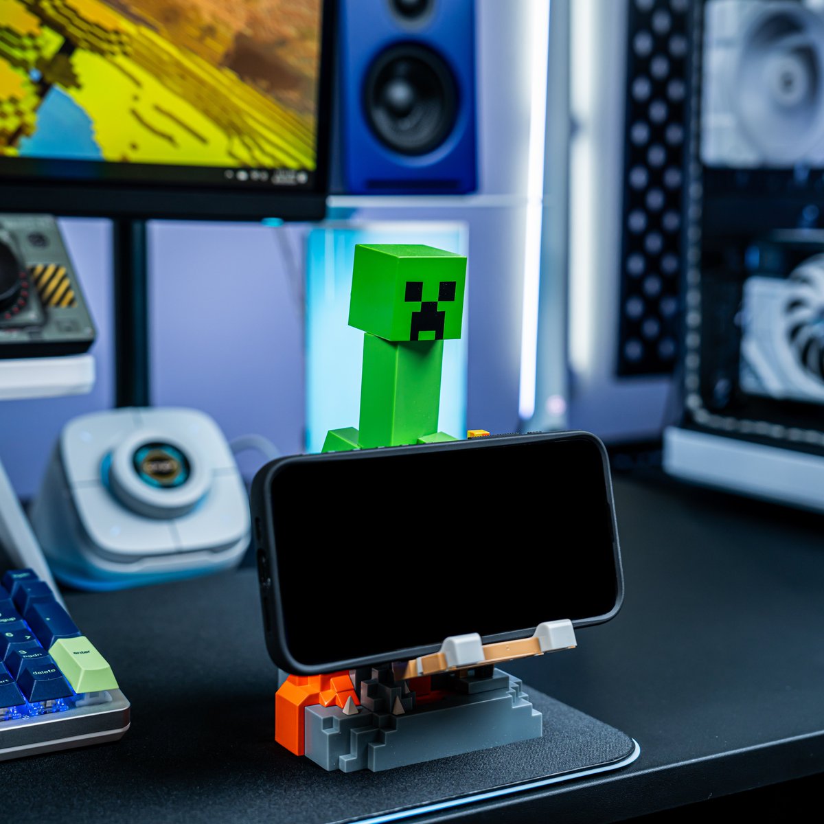 GamesTheShop's tweet image. Minecraft: Creeper Controller Holder &amp;amp; Phone Stand
Offer price Rs 1999 
gamestheshop.com/Minecraft--Cre…

#Minecraft #Creeper #ControllerHolder #Phonestand