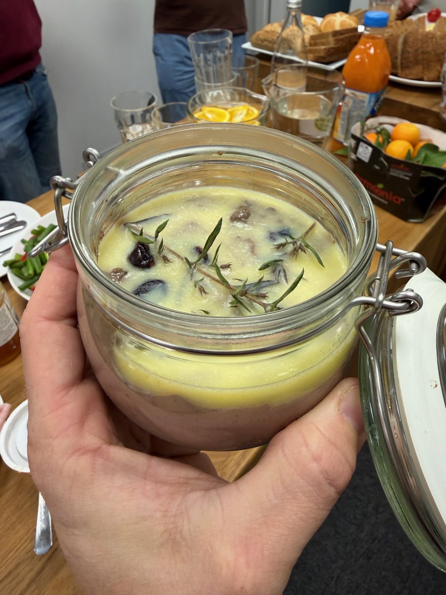 DesignDev je produktová digitální agentura a agenturní byznys není snadný. O to víc potřebujete parťáky. Dospělé osobnosti, kterým můžete dát důvěru a respekt. Neřešíme odkud pracujete, ale výsledek pro klienta. A rádi se potkáme osobně –  u společné snídaně a smíchu.