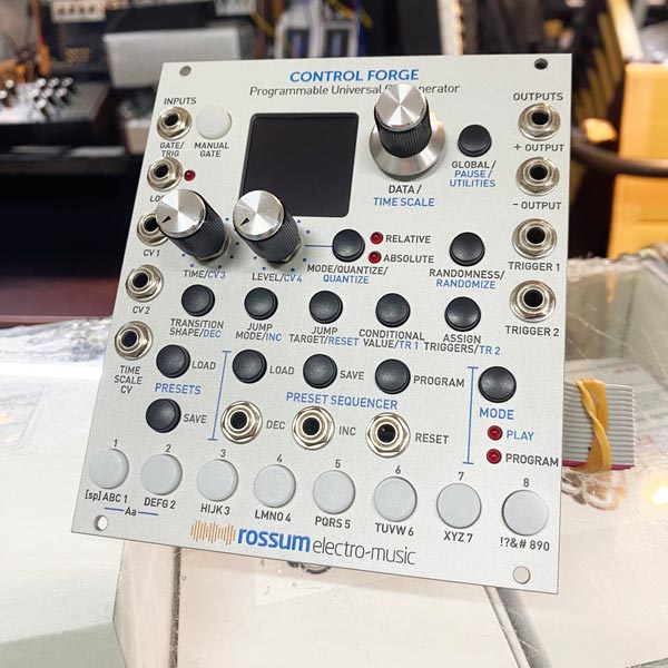 Rossum Electro-Music Assimil8or モジュラーシンセ Rossum Electro-Music Assimil8or モジュラーシンセ