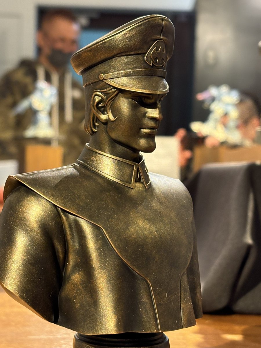 イプシロンもイケメンが過ぎてドキドキだったのですが、ロッチナ胸像から醸し出される色気はマジでヤバかった。脳で銀河万丈ボイスが聴こえてくるヤバさでした🥰
＃装甲騎兵祭NEXT