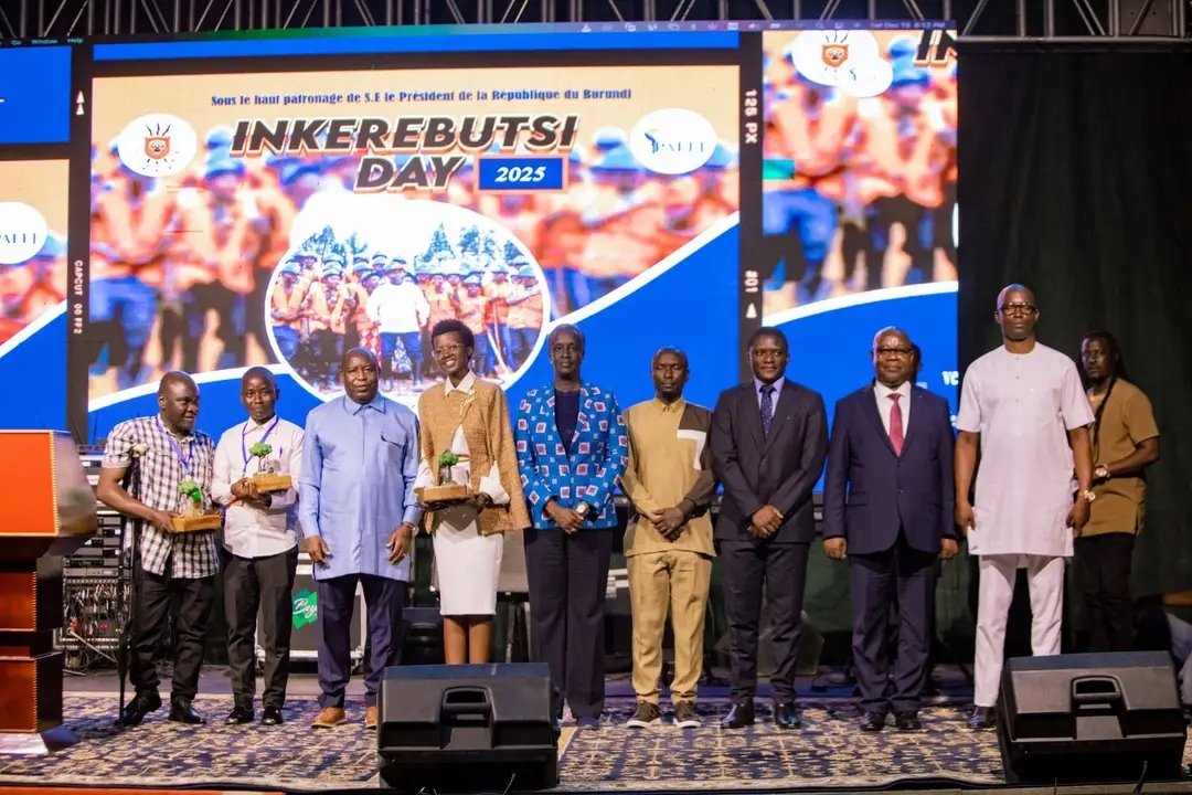 GoGomedia1's tweet photo. imigambi itatu  yaronkejwe ubushimwe  mu #Inkerebutsi Day .

🖊️ Umugambi woguhingura imashini n'insyo wa Nihorimbere Diomède.

🖊️Umugambi wa Dany agendana ubumuga afise ishirahamwe ryo gucapa. 

🖊️Umugambi wa Iraganje Miséricorde afise uruganda rwo gushona aho akoresha abantu 13 https://t.co/AIIhUbGSf7