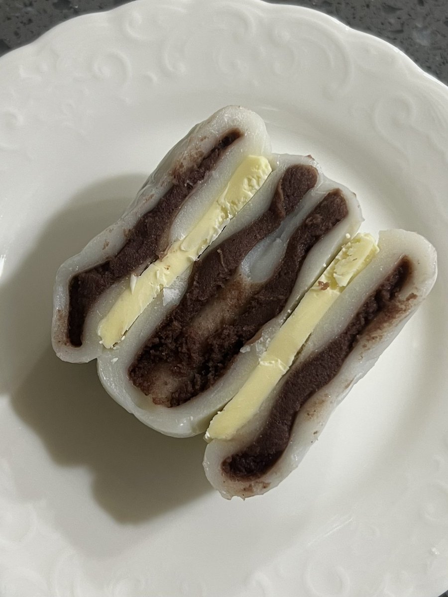 허니브로푸드 앙버터떡 
앙꼬절편 사이에 개큰 버터가 통으로 들어있는데
쫄깃말랑하고 버터도 비싼버터맛이라 너무 맛있음