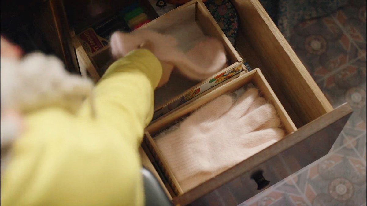 midowaparasol's tweet image. "gloves. pink angora gloves." 🩷