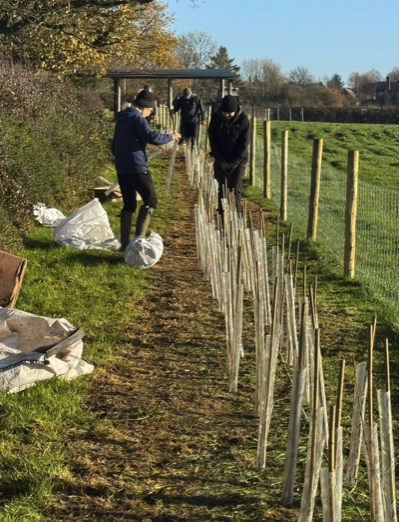 Great day collaborating with <a href="/protectwarwicks/">CPRE Warwickshire</a> planting hedgerows at Poplar Farm in Barton in the Beans as part of their Hedgerow Heroes campaign. We planted over 1,000 plants to create 200m of hedgerow.

#CPRELeicestershire #CPRE #HedgerowHeroes #LoveYourCountryside #volunteers