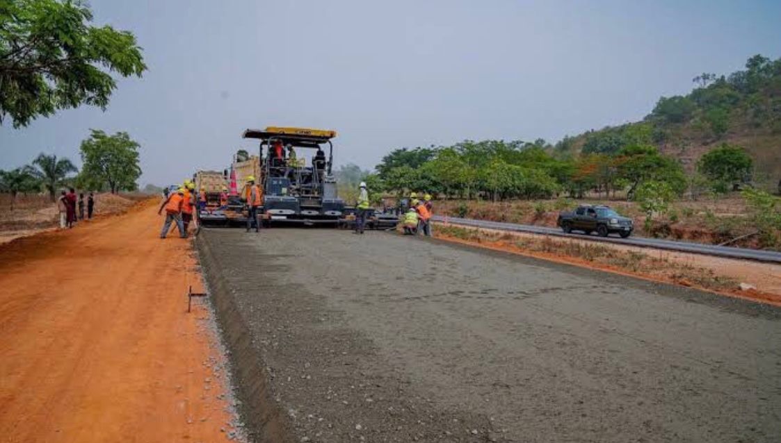 jarmari01's tweet photo. Ongoing Rehabilitation of the Kano–Hadejia Federal Highway. 

Construction work is progressing steadily on the Kano–Hadejia Road, a critical federal highway designed to strengthen regional connectivity, enhance road safety, and unlock economic opportunities across Kano State and the wider North-West region.

This vital project is part of the infrastructure development drive under the Renewed Hope Agenda of His Excellency, President Bola Ahmed Tinubu, GCFR, reflecting the administration’s strong commitment to delivering sustainable, people-focused infrastructure that directly improves the lives of Nigerians.

Special commendation goes to the Honourable Minister of Works, Engr. Dr. David Umahi, for his exemplary leadership, professional oversight, and unwavering dedication to quality execution and timely delivery of federal road projects nationwide.

When completed, the Kano–Hadejia Road will: ✅ Ease transportation and reduce travel time
✅ Boost trade and commercial activities
✅ Improve road safety
✅ Enhance the socio-economic wellbeing of communities along the corridor

Step by step, we are building the infrastructure that drives growth, connects communities, and powers national development.