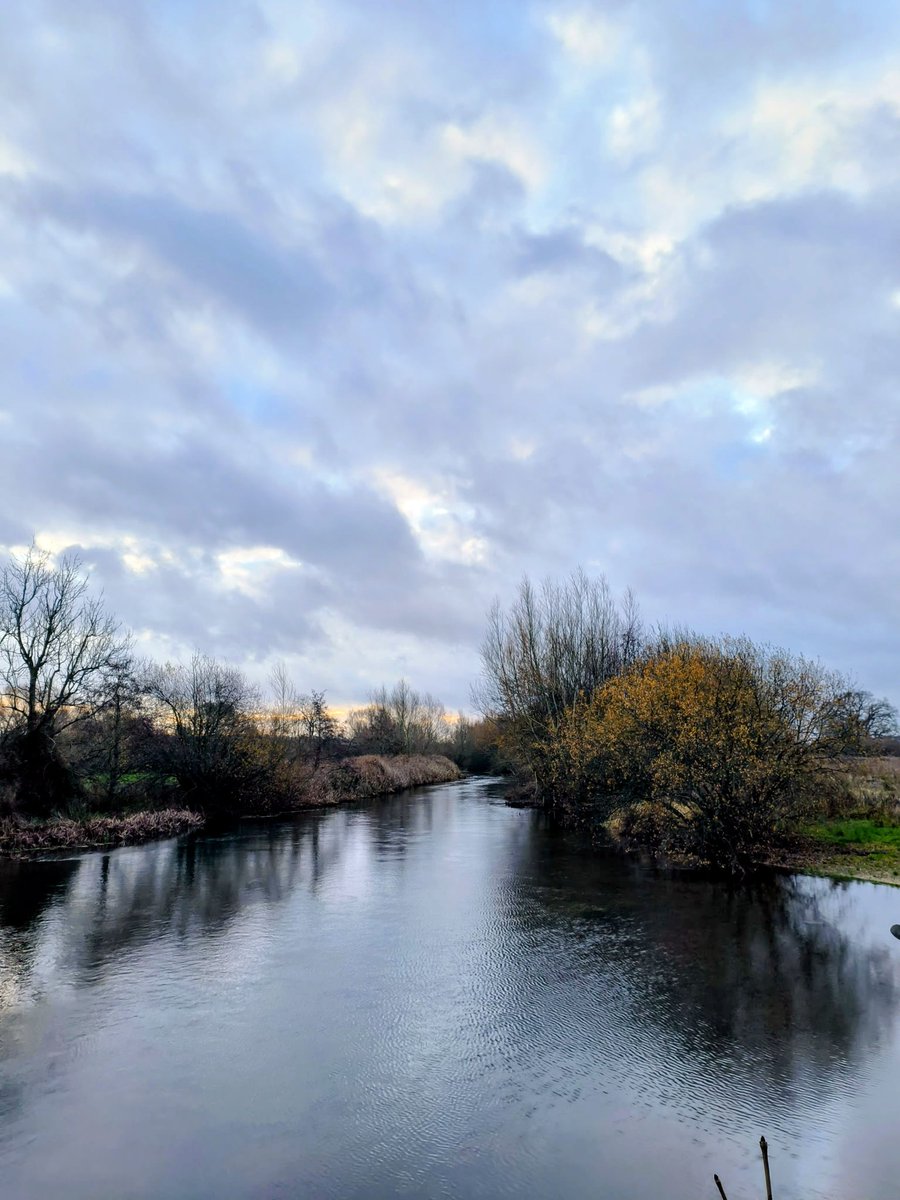 LadyGrace27's tweet image. Monday morning commute...💚

#MondayVibes #MondayMotivation #commute #walking #countryside