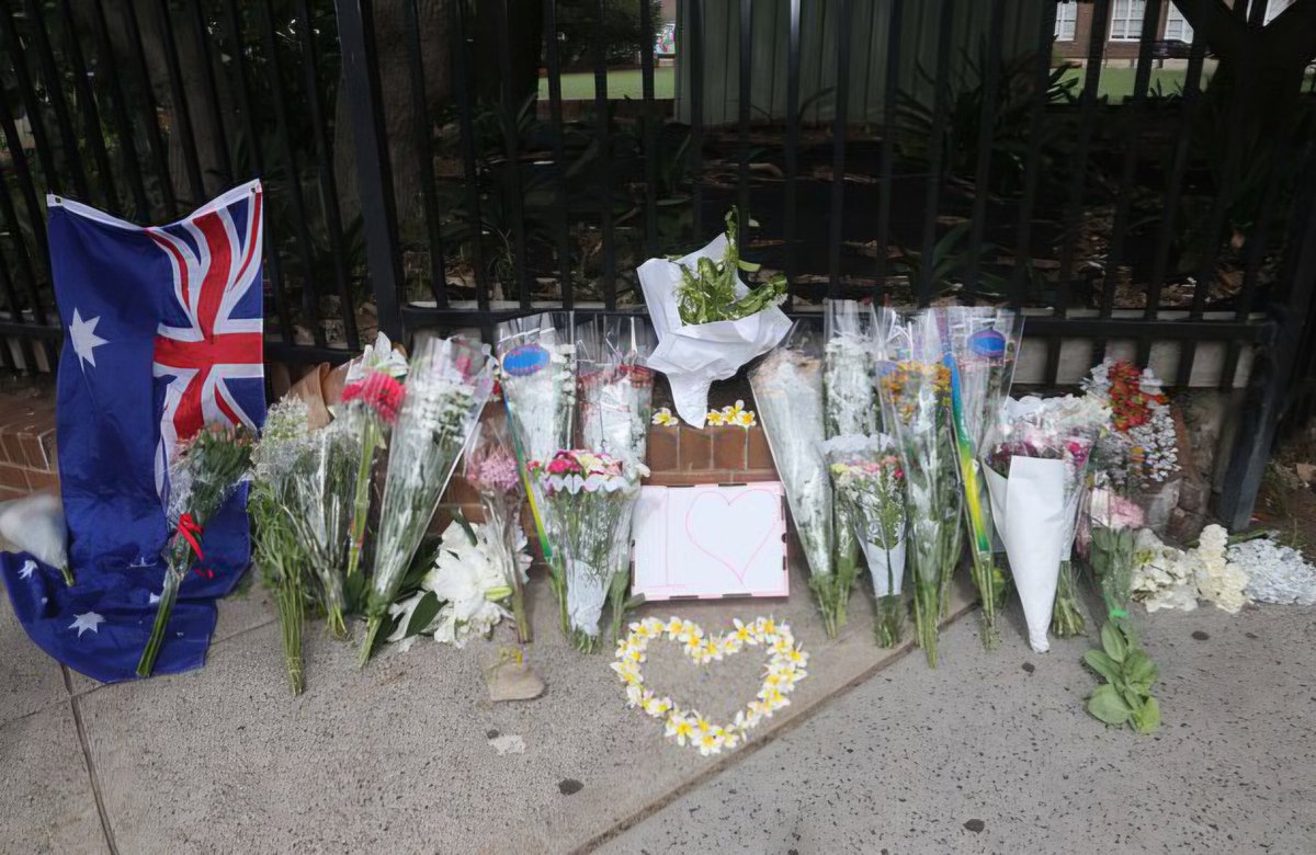 Life for Paris tweet media