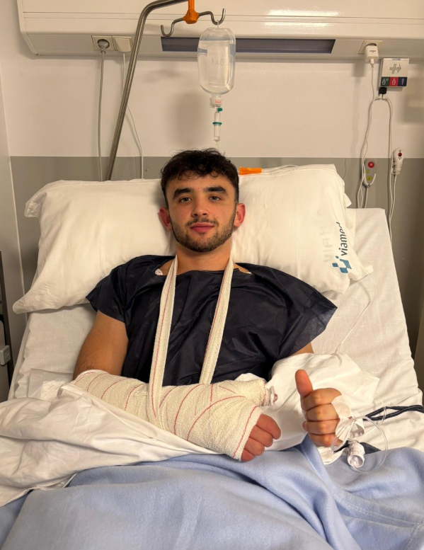 Nacional10x's tweet photo. Preferente Autonómica

Expresamos nuestros mejores deseos en una pronta recuperación para Clemente, futbolista del filial CF Lorca Deportiva, quien en días anteriores fue intervenido de una lesión en brazo derecho.

Exitosa vuelta cañón| https://t.co/D40YJtBADv