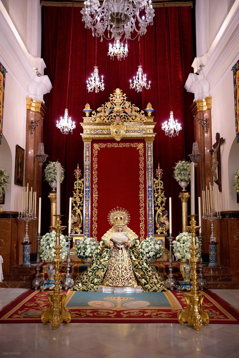 PasionDeSevilla's tweet photo. IMPRESIONANTE la Esperanza de Triana.

@fransantiph https://t.co/fdP09c8odi