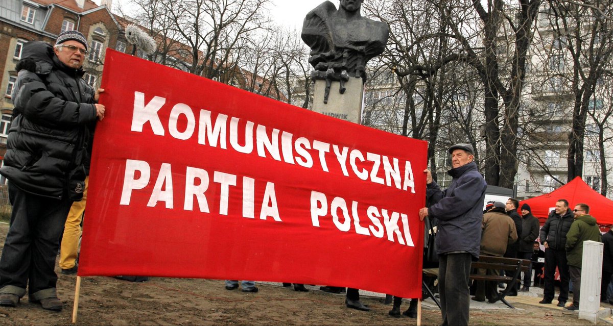 L_ThinkTank's tweet image. [ 🇵🇱 POLOGNE ]

🔸 La Pologne interdit le Parti Communiste.

🔹 Le Tribunal constitutionnel polonais a déclaré inconstitutionnel le Parti communiste de Pologne (KPP), ordonnant sa dissolution immédiate et son retrait du registre des partis 
politiques. 

🔹  La décision, rendue…