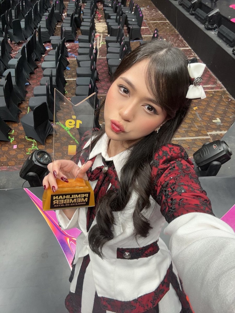 rizananda27's tweet photo. Setahun berlalu @I_KathrinaJKT48 πΈππ€
#MEROKETπ https://t.co/EfDHLkBVzb