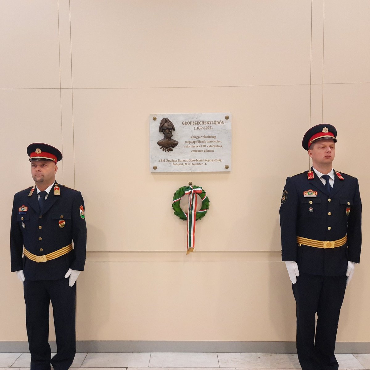 A hazai hivatásos tűzoltóság megalapítójára emlékezett a katasztrófavédelem.
Születésének 186. évfordulója alkalmából a katasztrófavédelem vezetői ma megkoszorúzták gróf Széchenyi Ödön emléktábláját. 👇

katasztrofavedelem.hu/29/hirek/29413…