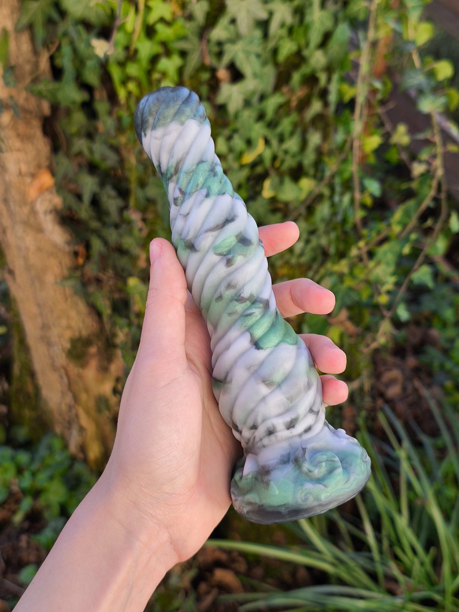 Hey long time no post!

I'm busy working on a new website for you guys so it's easier to find infos and smoother to navigate! It’s taking a bit of time because I’m doing everything alone but it’s coming together nicely

In the meantime, enjoy this pretty custom from last week 🫶