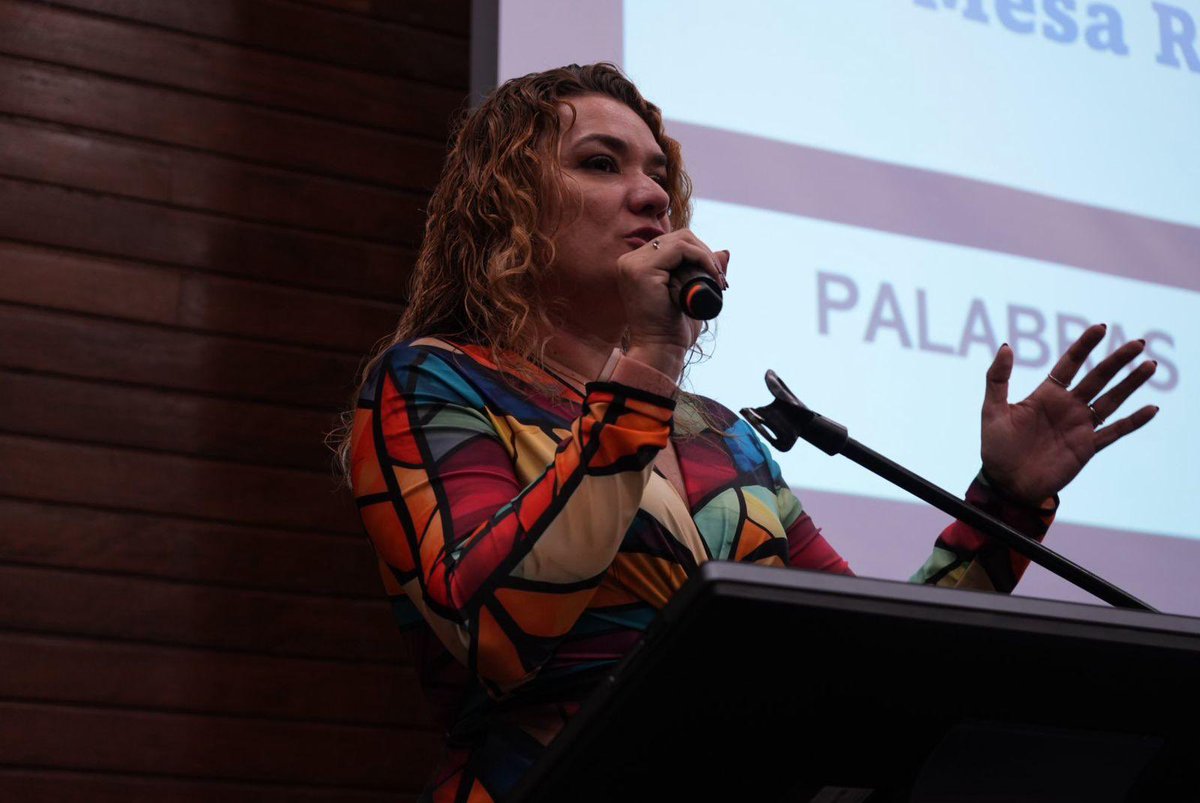 DIANColombia's tweet photo. 🛃 #AEstaHora se lleva a cabo la Mesa Regional Anticontrabando Zona Centro, un espacio de planeación estratégica donde se revisa el cumplimiento de compromisos y se definen acciones para fortalecer las capacidades operativas en esta región del país.

🤝 El trabajo interinstitucional permite mejorar controles, compartir información y actuar de manera coordinada contra el contrabando y las economías ilícitas.

✅Proteger los mercados y a la ciudadanía fortalece territorios seguros y competitivos.

#DIANContraElContrabando
#AduanasDIAN