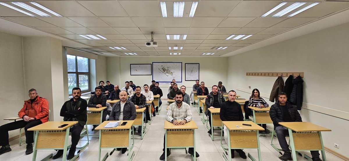 💢 Genel Sekreterimiz Fatih Kurt, OGM Havacılık Dairesi Başkanlığına bağlı olarak çalışan Bayraktar TB-2 İHA Pilotlarına yönelik  DHMİ’nin düzenlediği “Temel Hava Trafik Yönetimi Eğitimi”ne katılan çalışanları ziyaret ederek talep ve sorunlarını dinledi.
