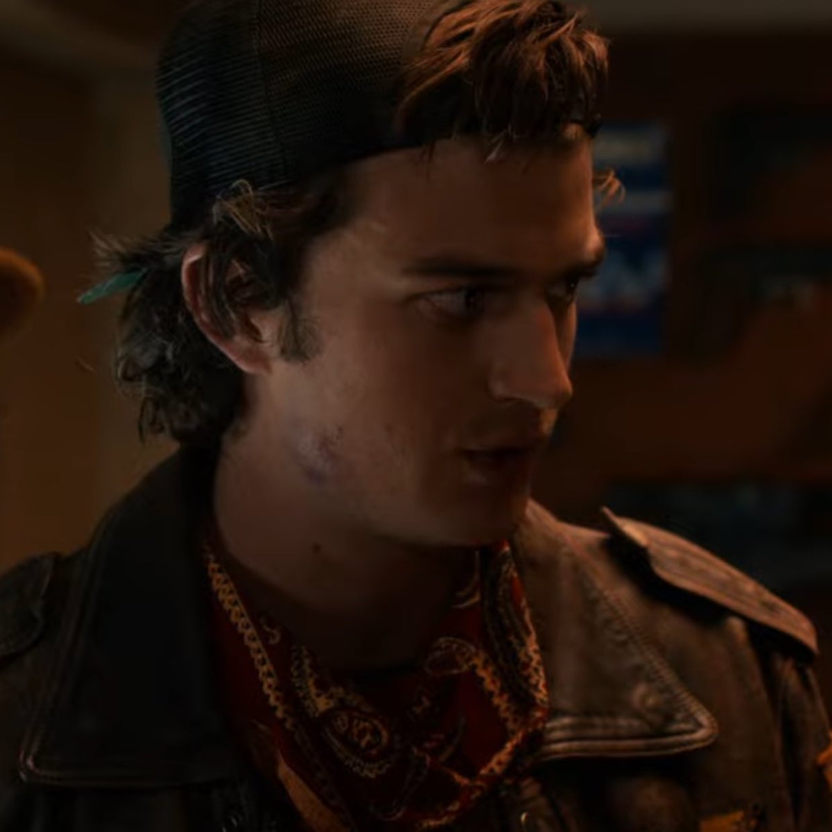 thinkharrington's tweet photo. can’t even appreciate how good steve looks in this scene because i’m too busy being TERRIFIED https://t.co/61POpV9Yos