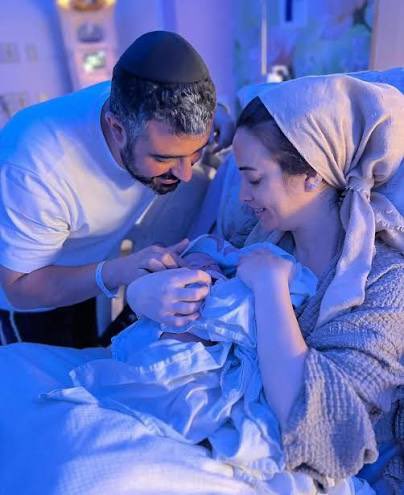 TSinensky's tweet photo. My kids tease me for listening to the same song on repeat. Lately, it’s Ishay Ribo’s mikshah achat zahav – not a Chanukah song, but a menorah song. After yesterday’s attack in Sydney, it felt different.
https://t.co/0340QlCPpy https://t.co/3ZxyFKJLzc