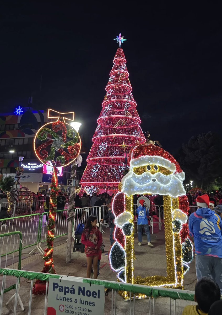 #Jueves18 a las #21Horas hacemos el #SorteoDePremios con los #DibujitosNavideños que trajeron los niños y niñas en el 🎄#TeEsperamos🎅