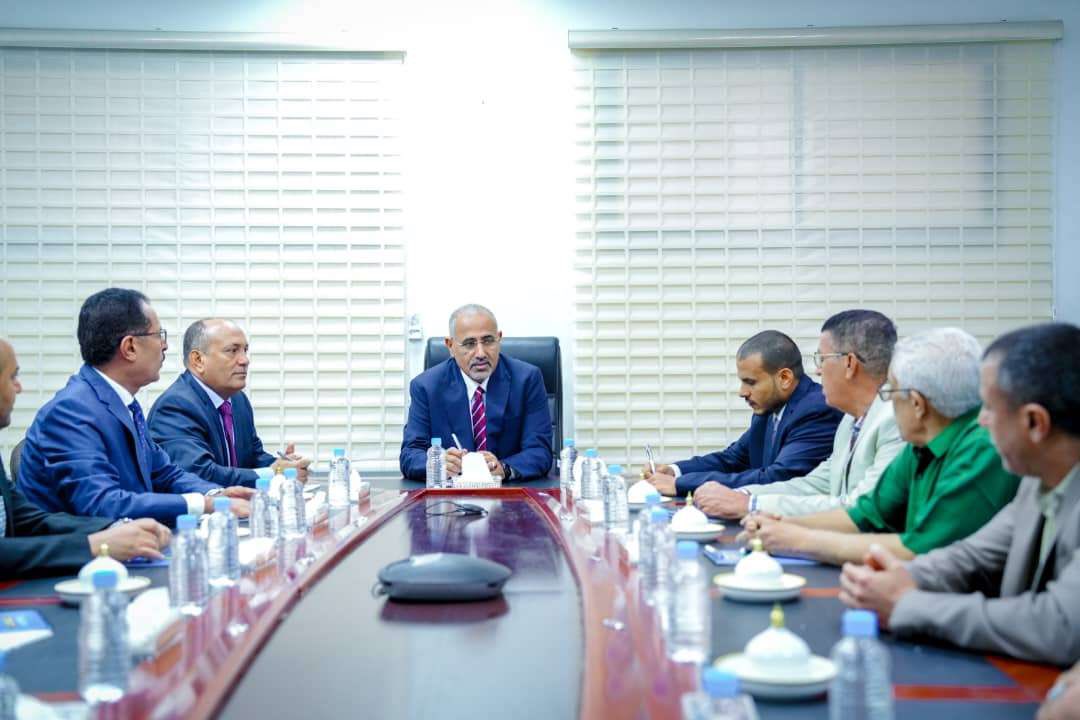 زار الرئيس عيدروس الزُبيدي، رئيس المجلس الانتقالي الجنوبي، نائب رئيس مجلس القيادة، اليوم الإثنين، مقر وزارة الصناعة والتجارة، حيث استقبله، سالم سلمان الوالي، نائب وزير الصناعة والتجارة.. واطّلع على سير العمل في الوزارة والهيئات التابعة لها، والجهود المبذولة في تنفيذ المهام الموكلة للوزارة، لا سيما ما يتعلق بضبط الأسواق ومراقبتها، ومنع أي تلاعب بأسعار السلع والخدمات، والحفاظ على استقرار السوق. عمليه الحسم دوله الجنوب العربي South Arabia القوات الجنوبيه طارده للارهاب الجنوب واحد لا يتجزا دوله الجنوب العربي المشهد الجنوبي المشهد العربي للتفاصيل. اقرأ المزيد من المشهد العربي 