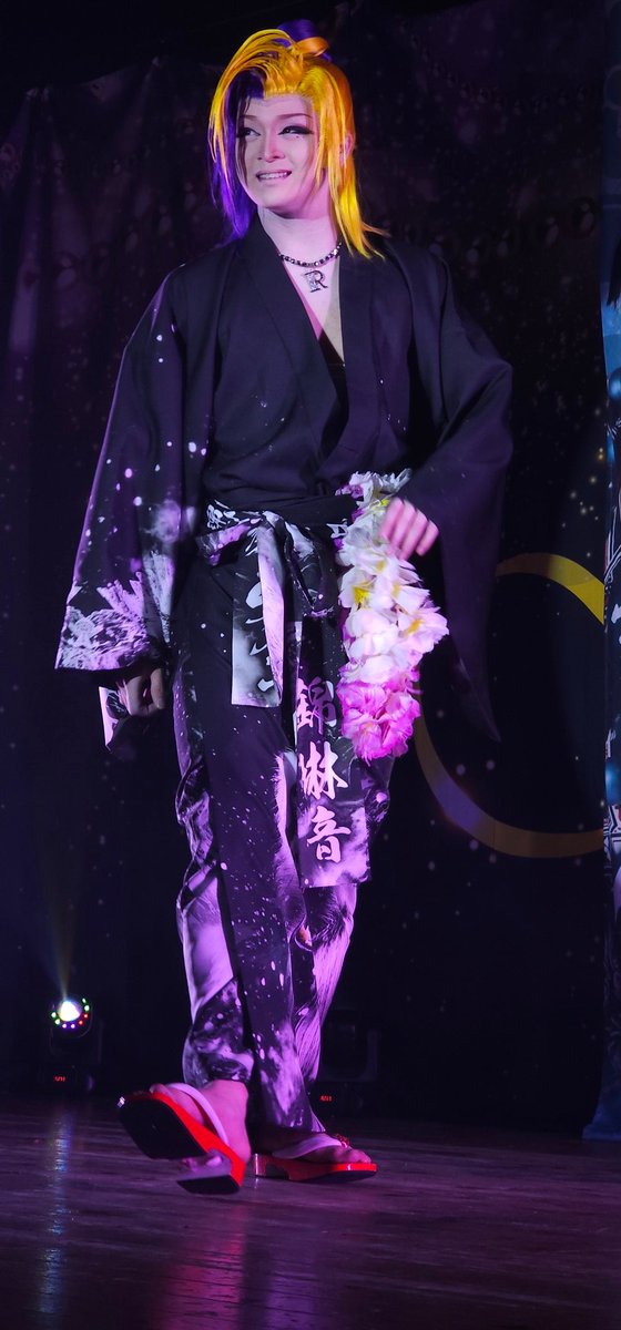 2025.12.14 夜 錦りんと誕生日公演🎂
🎶酒は恋割り涙割り

 #劇団錦  #錦りんと #飯塚セントラル劇場 #大衆演劇