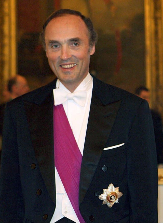 El supuesto y secreto heredero de la falsa secretaria política encarnada en la corrupta CT, es Lorenzo de Habsburgo Lorena y Austria Este, pero dadas su falta de honor y acciones maliciosas, dudamos de esto hasta que no se haga público el testamento político  de Don Sixto.