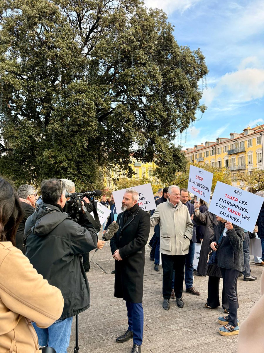 FBTP06's tweet image. Les entrepreneurs du BTP étaient présents Place Garibaldi aux côtés des acteurs de l’économie locale !

Un rassemblement citoyen, économique et responsable, pour :
🛑Dire stop à la pression fiscale
⛓️‍Libérer le travail et la production
⚖️Réformer l'Etat avant de taxer