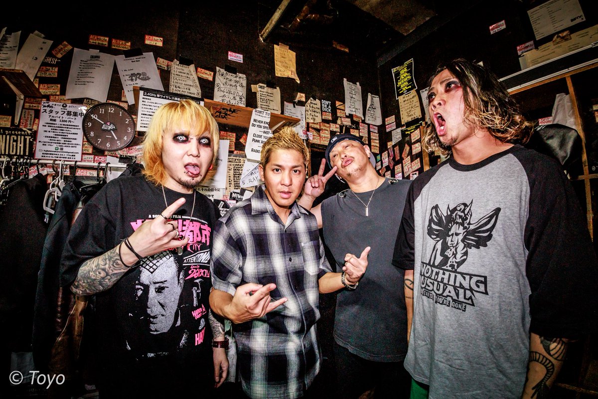 鮫蟹、次のライブは12/29新宿HEISTにて！
今年のライブ納めになります！

メンバーは
<a href="/SAMEGANI_vo/">DAIRIKI@SAMEGANI</a> 
<a href="/XMAS_KEI/">✂︎✂︎KEI✂︎✂︎</a> 
<a href="/t_tyra69/">Tyra@TheNumberZero</a> 
<a href="/reo_yamazaki/">山崎玲生(ヤマザキレオ)SSW。</a> 

年末最後是非遊びに来てください！！！