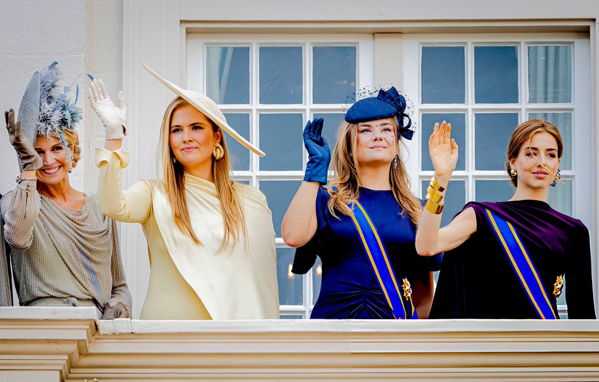 royalchildren_'s tweet photo. #QueenMaxima #PrincessCatharinaAmalia #PrincessAlexia and #PrincessAriane of The Netherlands appear on the balcony of Noordeinde Palace after the State opening of the Parliament (“Prinsjesdag”), in The Hague 👑 -September 16th 2025.
.
📷 : Patrick van Katwijk/@GettyImages https://t.co/drjQQHvy3H